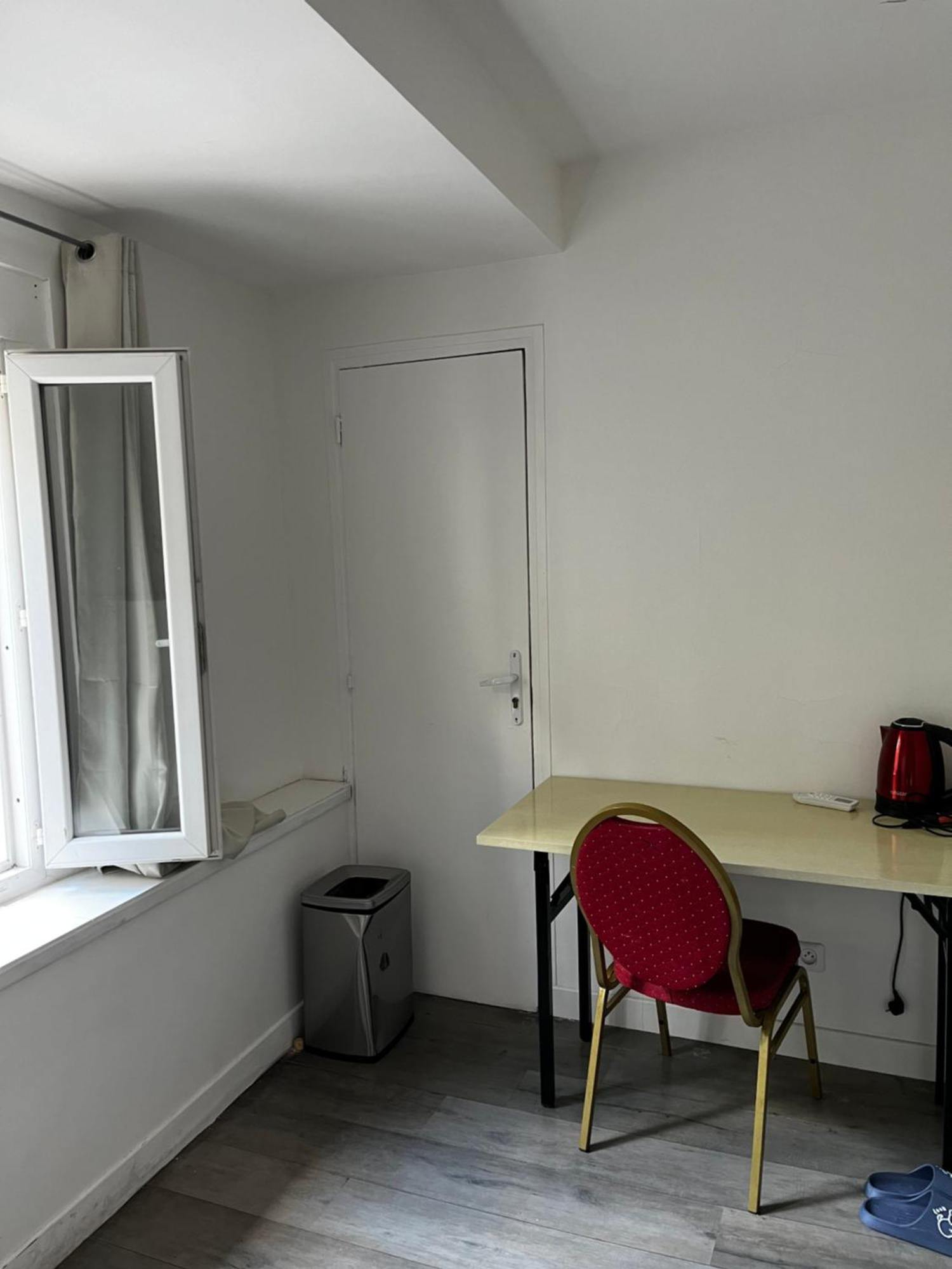 Chez Mia Paris Hostel Bagian luar foto