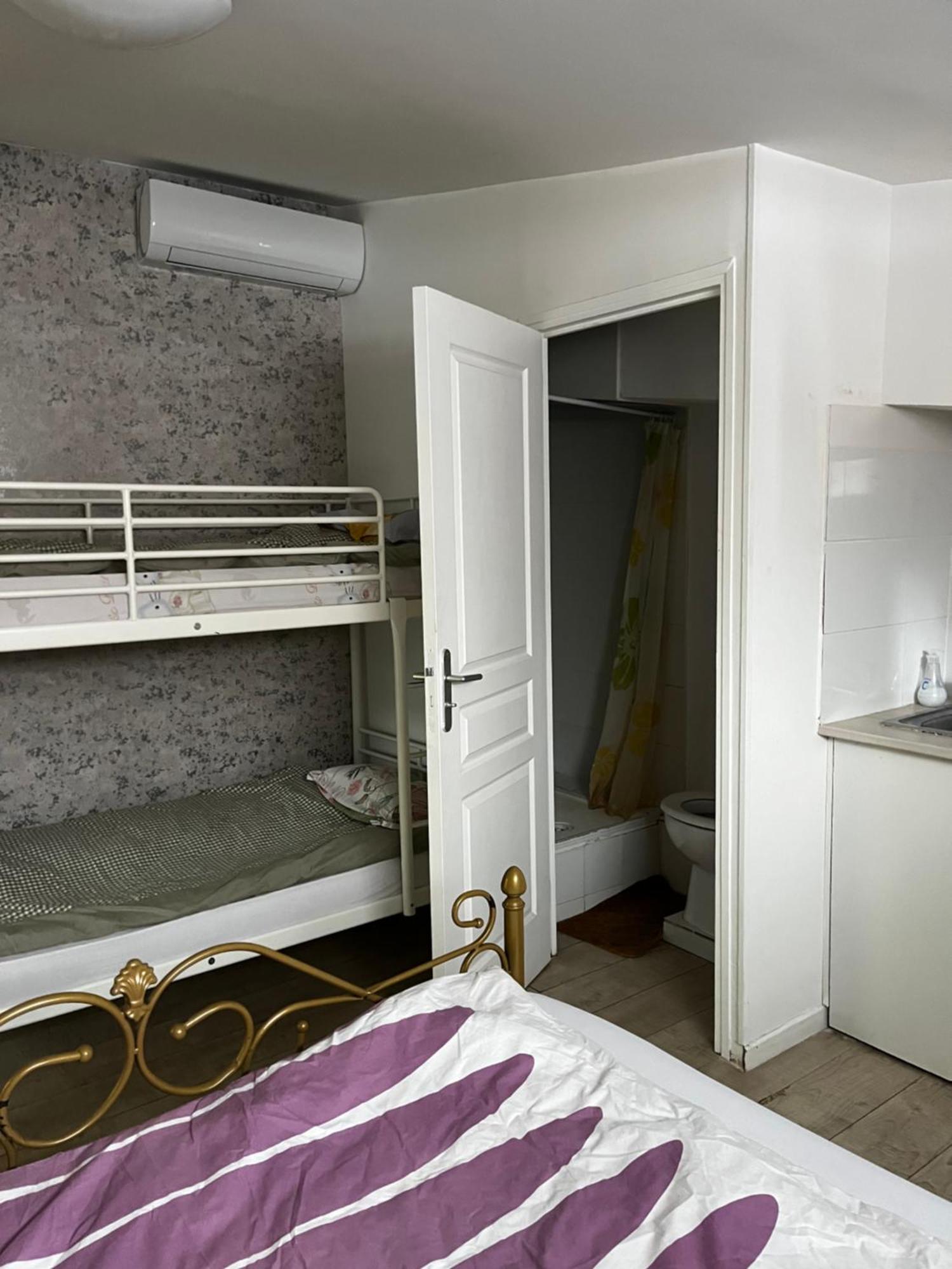 Chez Mia Paris Hostel Bagian luar foto